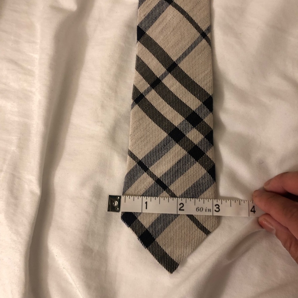 ❌❌SOLD❌❌ Burberry Silk Linen mens tie - Picture 6 of 6